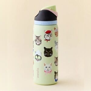 Owala FreeSip 32 oz Water Bottle - Cat Collage UO Catwala
